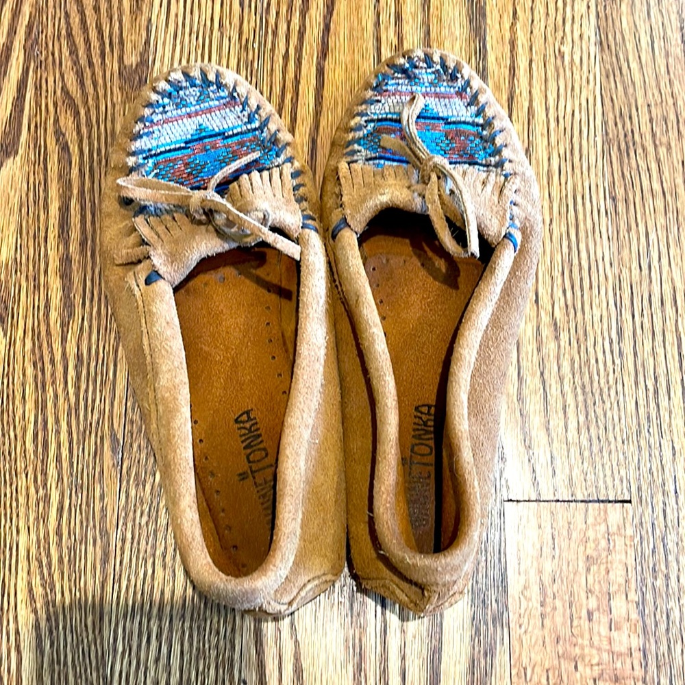 MINNETONKA Embroidered Moccasins